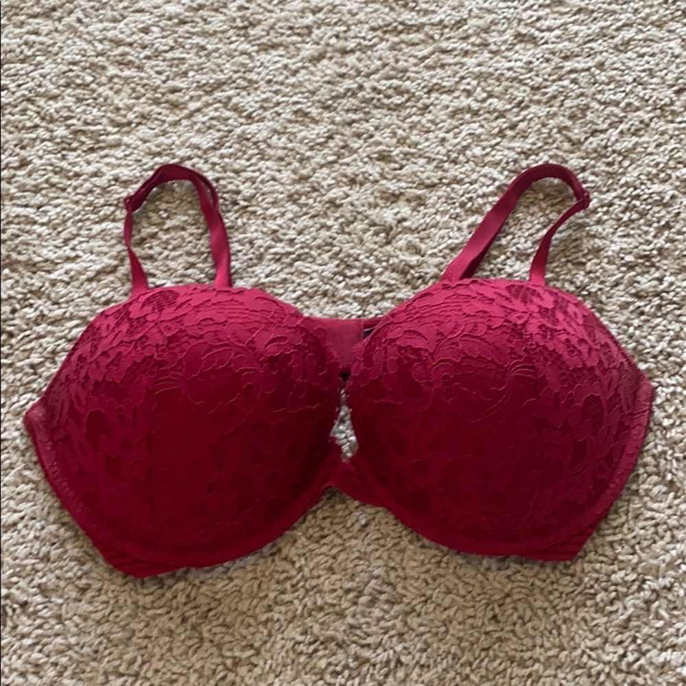 Red lacy push up bra